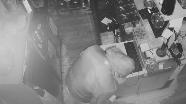 Опит за взломна кражба в италианско бистро в центъра на