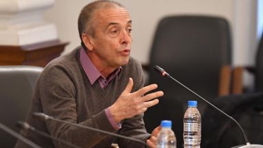 Мерките които се предприемат се ръководят от шайка дилетанти които