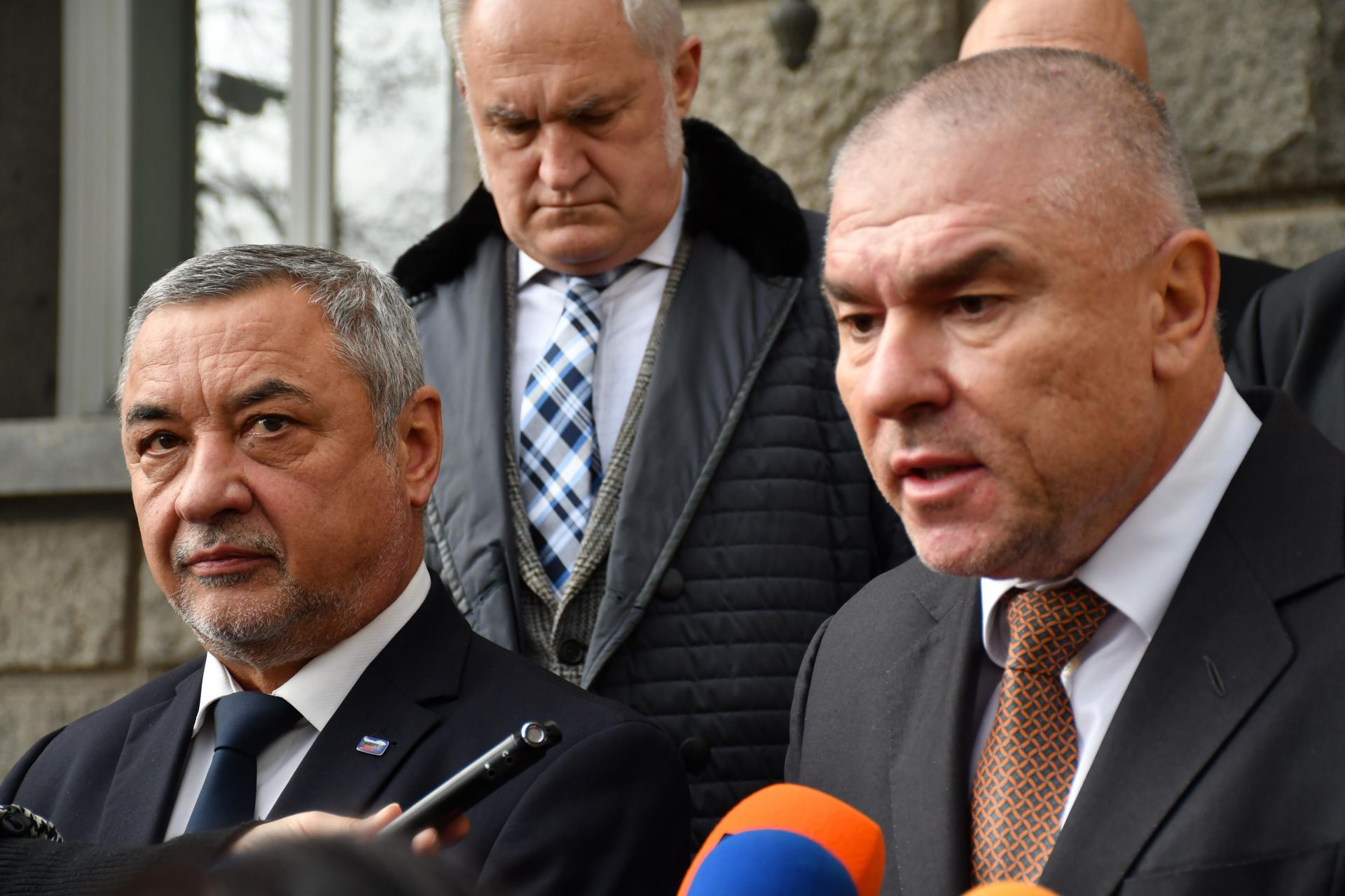 Валери Симеонов и Веселин Марешки се обединиха, след като ВМРО реши да се яви сама на изборите 