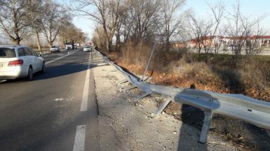 Цистерна с вода катастрофира на изхода от Пазарджик по посока