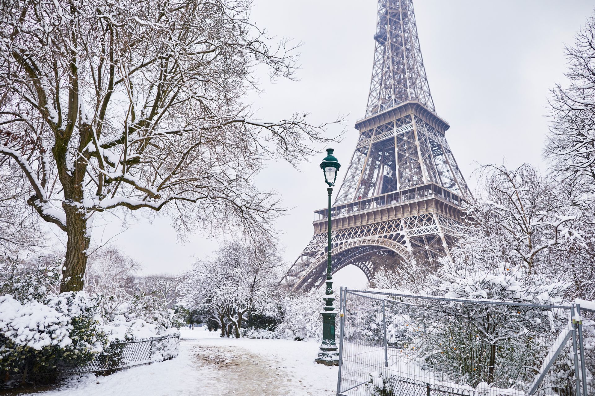 След снеговете, във Франция се настаниха сибирски студове