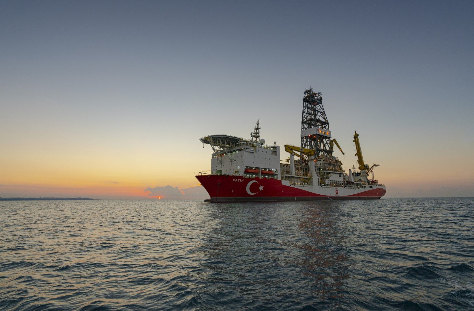 2 октомври 2018 г . Сондажният кораб "Фатих" откри около 320 милиарда кубически метра (11,3 трилиона кубически фута) природен газ в Черно море