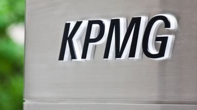 Шефът на KPMG във Великобритания подаде оставка, след като обиди служителите