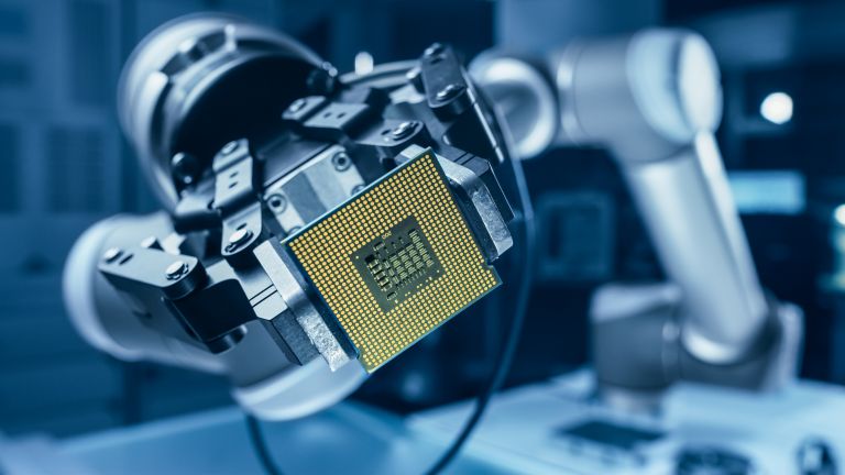 Intel предупреди за дефицит на чипове в продължение на години