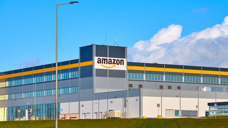 Amazon унищожава милиони непродадени стоки всяка година