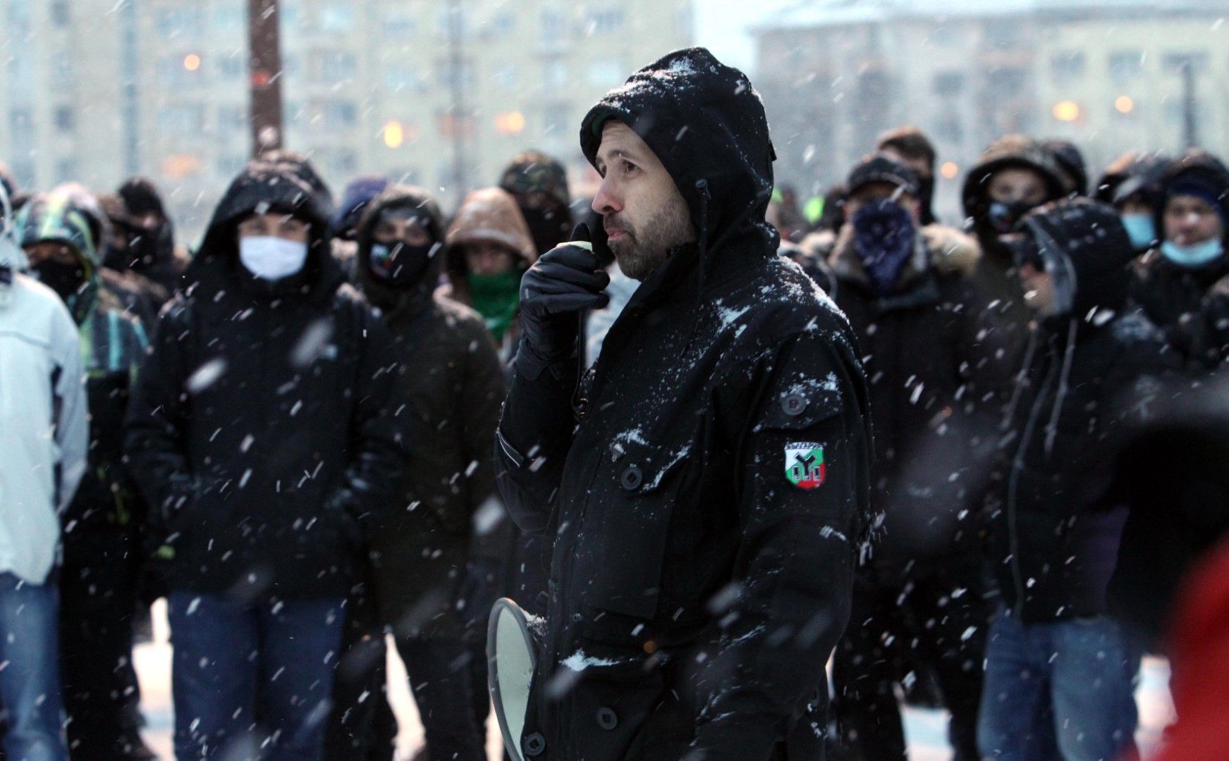 Участниците в Луковмарш се отказаха да преминат в шествие по софийските улици. Те се събраха на групи пред НДК, откъдето се отправиха към къщата на ген. Луков на софийската ул. "Тракия"