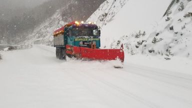 Неизвестни извършители са откраднали горивото на роторен снегорин който се