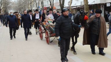 Два празника празнуваме днес Единият е един от най обичаните от