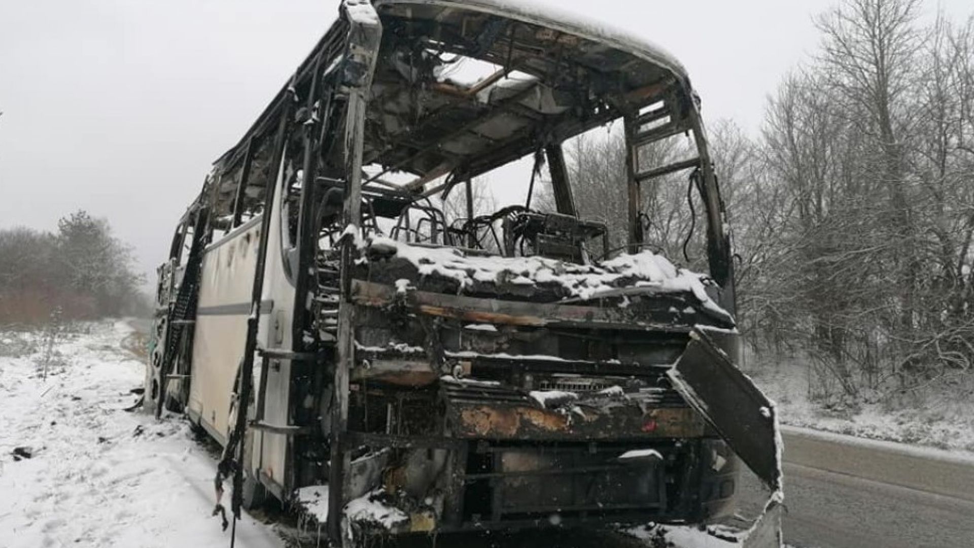Изгоря пътнически автобус край Ловеч