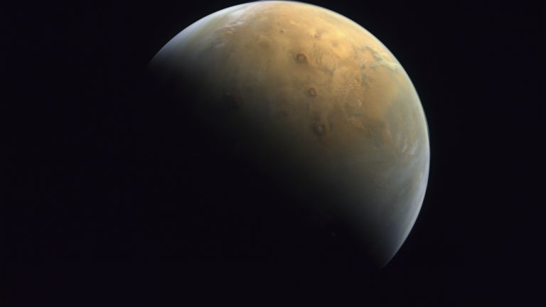 Марс посреща три космически апарата