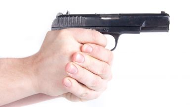 Касиер на бензиностанция беше застрелян в резултат на спор за