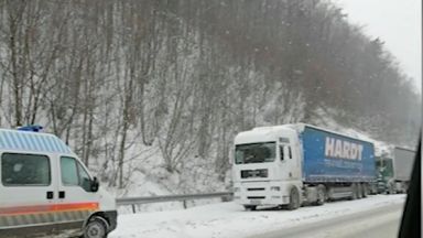 Румънски тираджия едва не прегази шеф на областна пътна служба