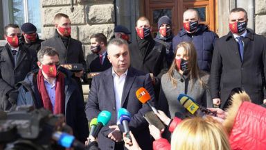 Партията на вицепремиера Красимир Каракачанов ВМРО се регистрира днес