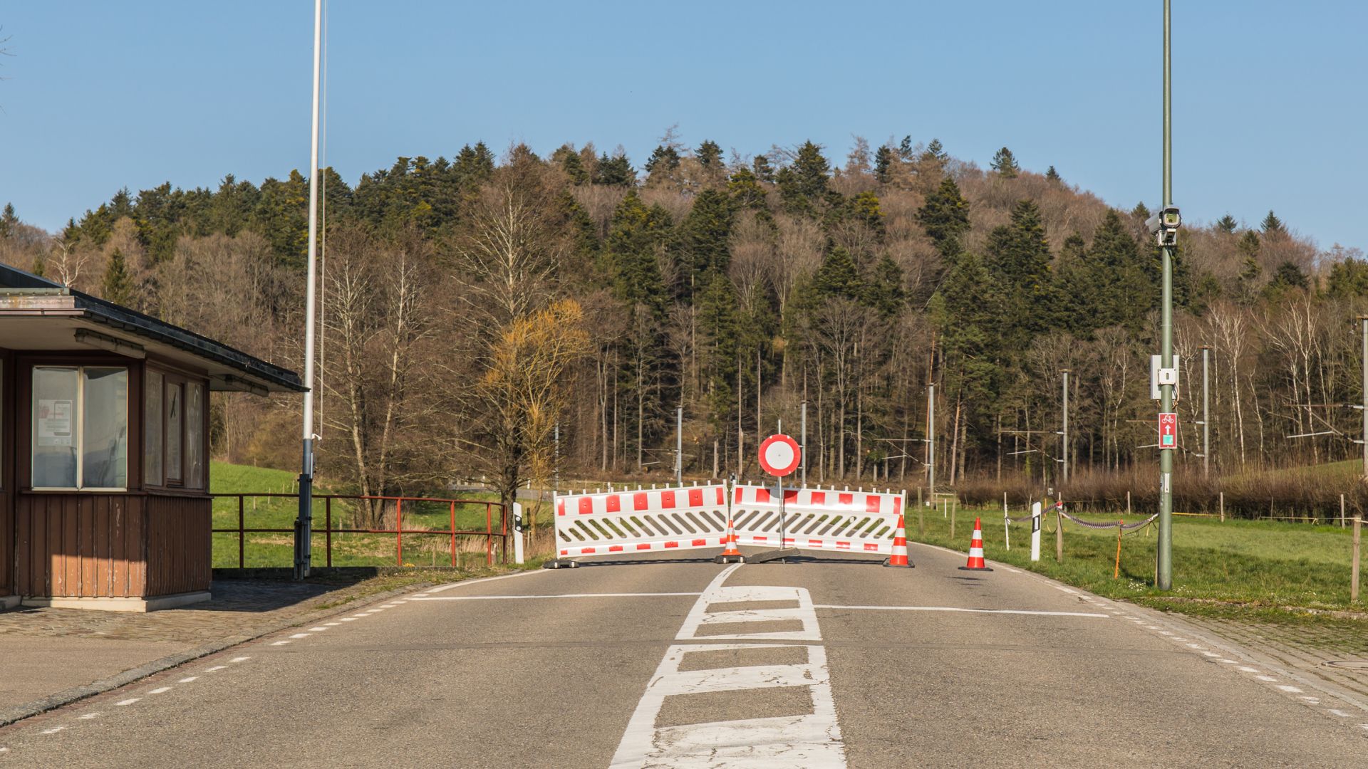 На 16 март 2020 г. Швейцарският федерален съвет реши да затвори границата между Швейцария и Германия и да въведе граничен контрол.