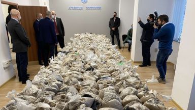 Голяма пратка хероин беше спряна на влизане в България през