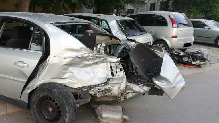 18-годишен пловдивчанин е блъснал 3 паркирани автомобила в пловдивския район