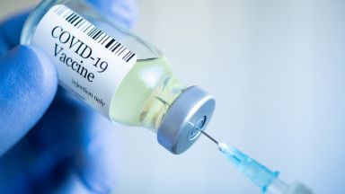 Учителите имат положителна нагласа към ваксините проявяват интерес и търсят