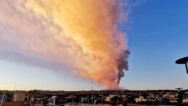 В Италия днес изригнаха едновременно два вулкана Етна на