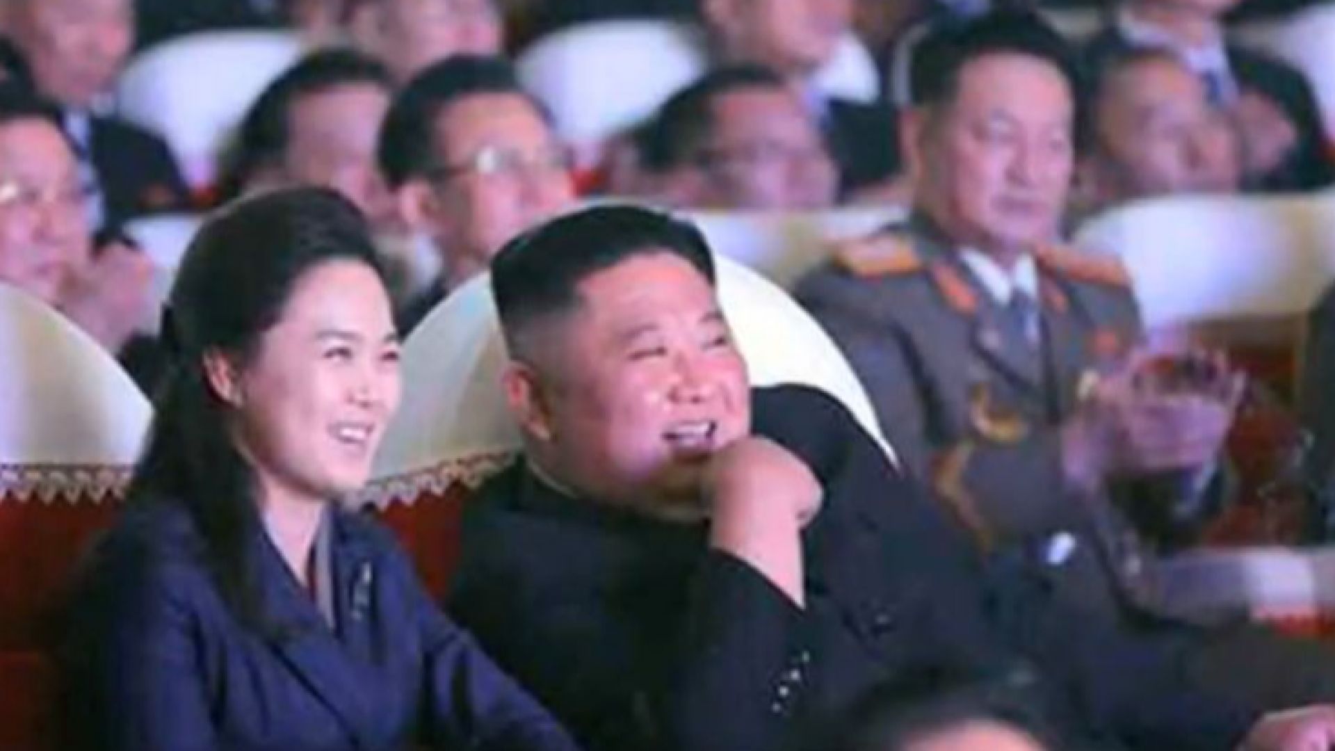Съпругата на Ким Чен-ун се появи на публично място за пръв път от една година (видео)