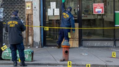 Най малко осем човека бяха ранени при стрелба в американския град