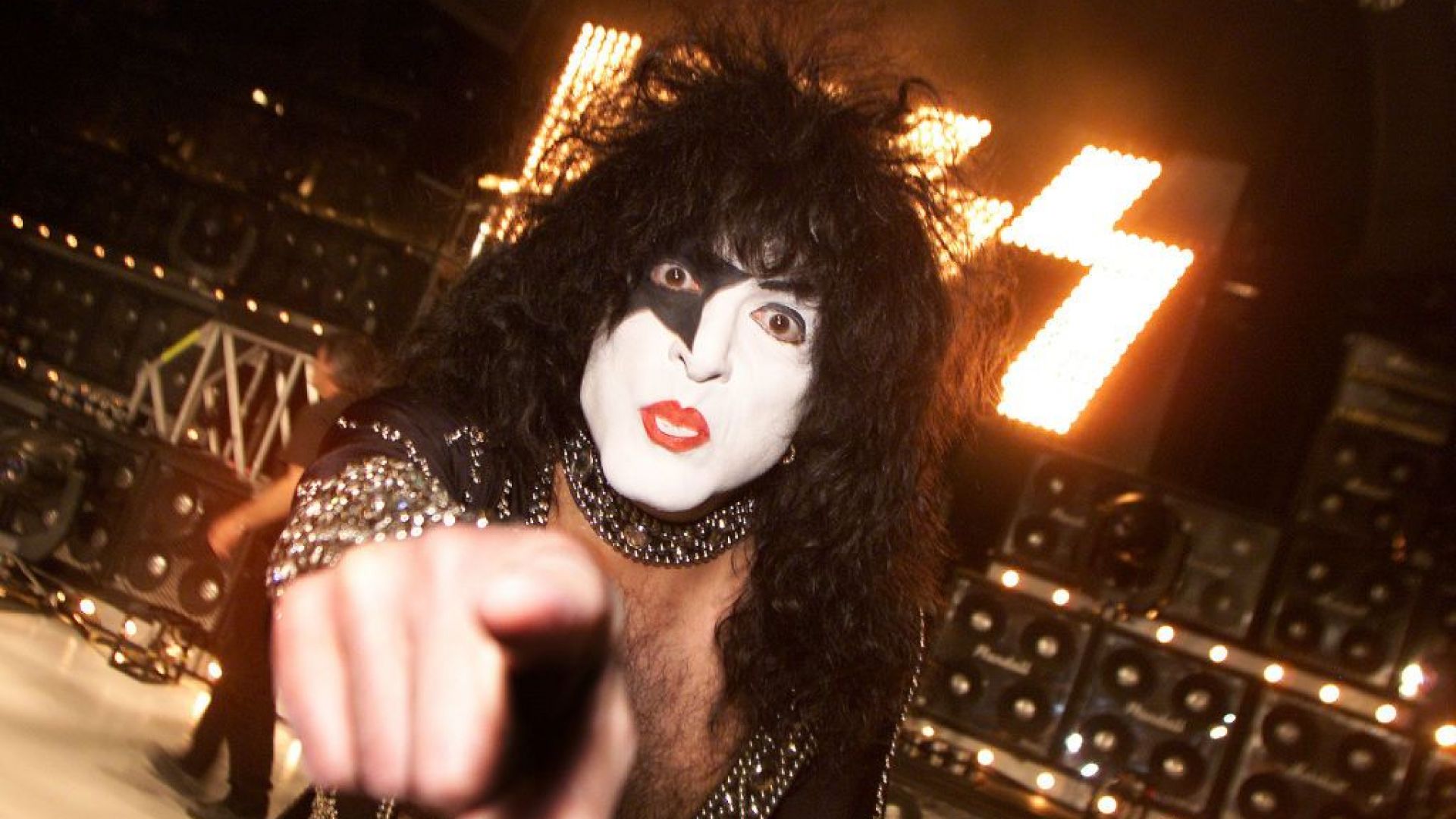 Фронтменът на Kiss се отметна от коментара си за смяна на половете при непълнолетни 