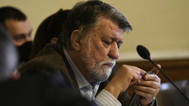 Политикът и общественик Вежди Рашидов е катастрофирал на кръстовището между