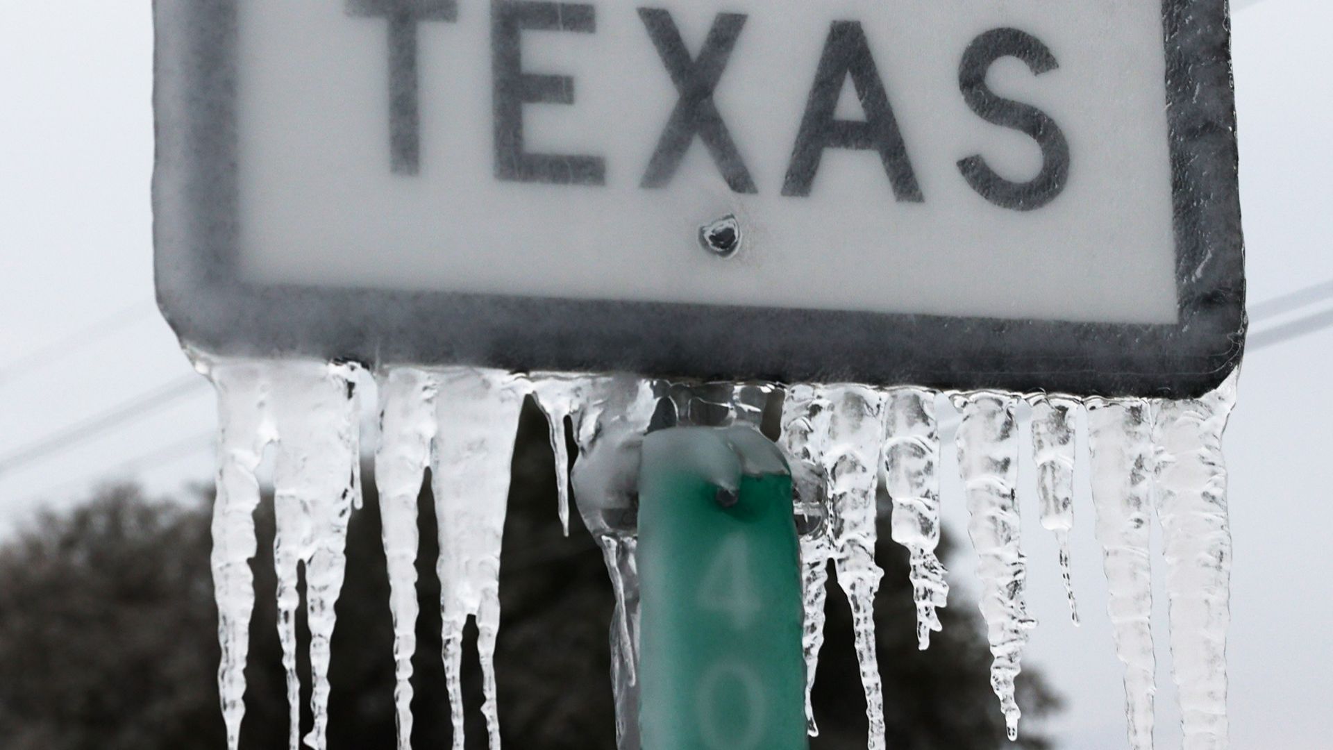 Стотици хиляди остават без ток в мразовит Тексас