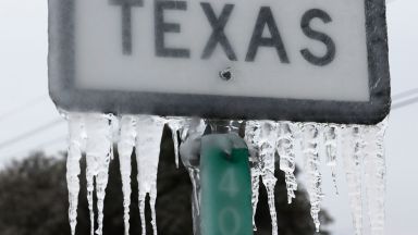 Първо уволнение заради мръзнещите без ток милиони в Тексас