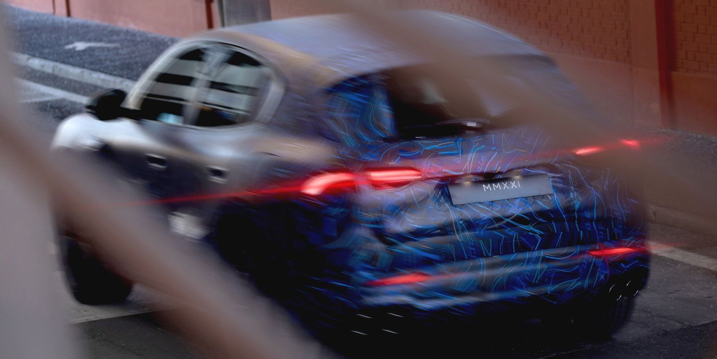 Maserati показа ново SUV в противоречиви снимки