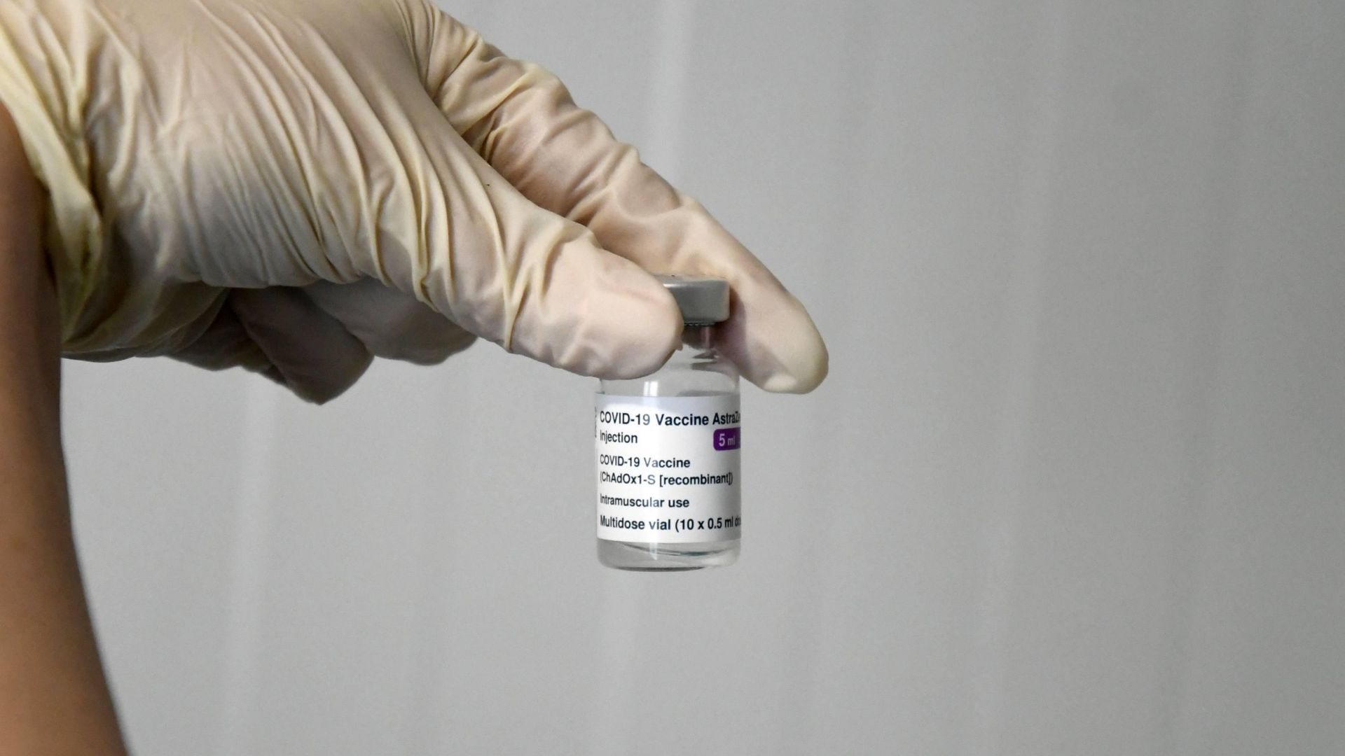 Мобилни екипи ваксинират в останалия без личен лекар Ахтопол