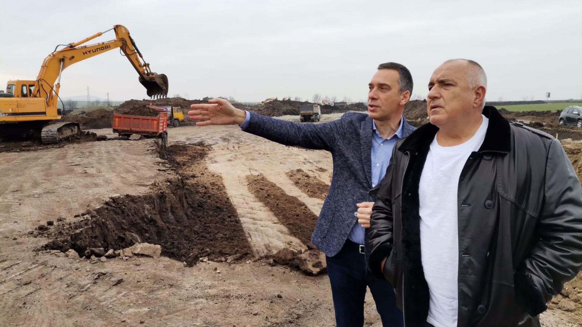 Премиерът инспектира Северния обход на Бургас и новата спортна зала в града