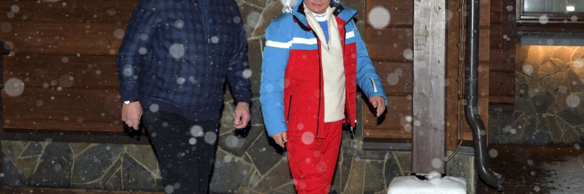 Путин и Лукашенко решиха да поиграят на хокей (видео)