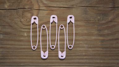 Лекари от болница във Варна извадиха безопасна игла от ларинкса