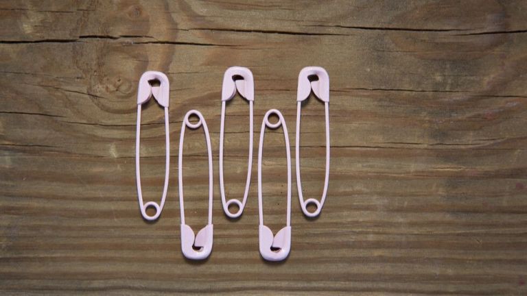 Лекари от болница във Варна извадиха безопасна игла от ларинкса