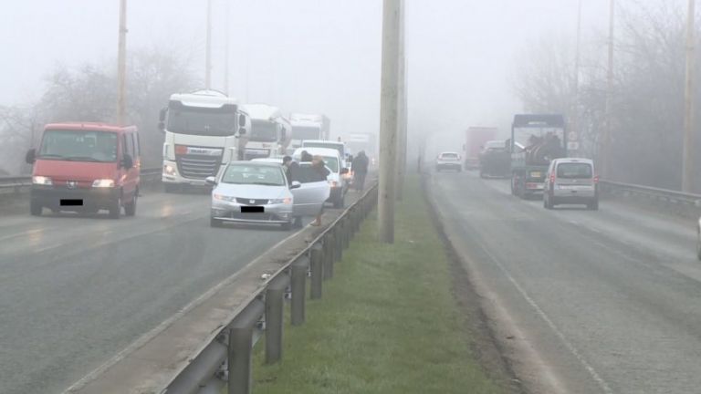 Три верижни катастрофи само за час в района на Дунав