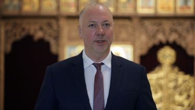 Транспортният министър Росен Желязков дойде в парламента по повод декларацията