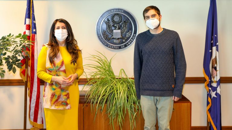 Посланик Мустафа се срещна с журналиста Димитър Кенаров, за да