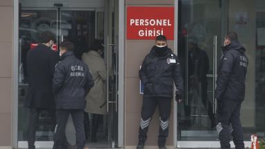 Турция вкара в графа "трафик на мигранти" бягството на Карлос Гон през Истанбул
