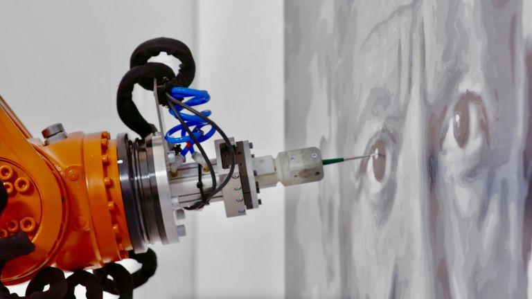 Робот с изкуствен интелект рисува шедьоври
