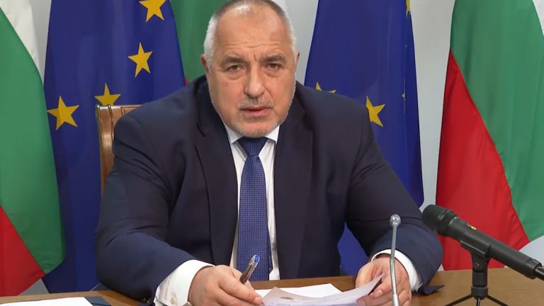 Производителите на ваксини трябва стриктно да спазват договорите за доставки.