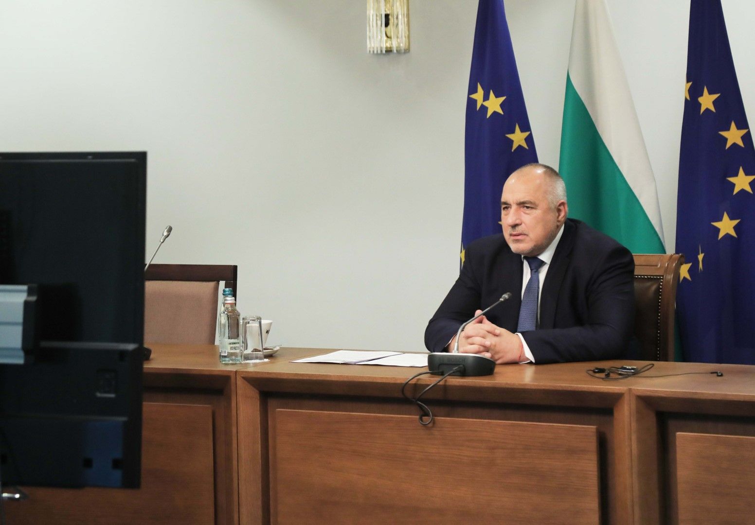 Доверието и общите усилия са ключът към връщането на нормалността в ежедневието и възстановяването на държавата, смята премиерът Борисов