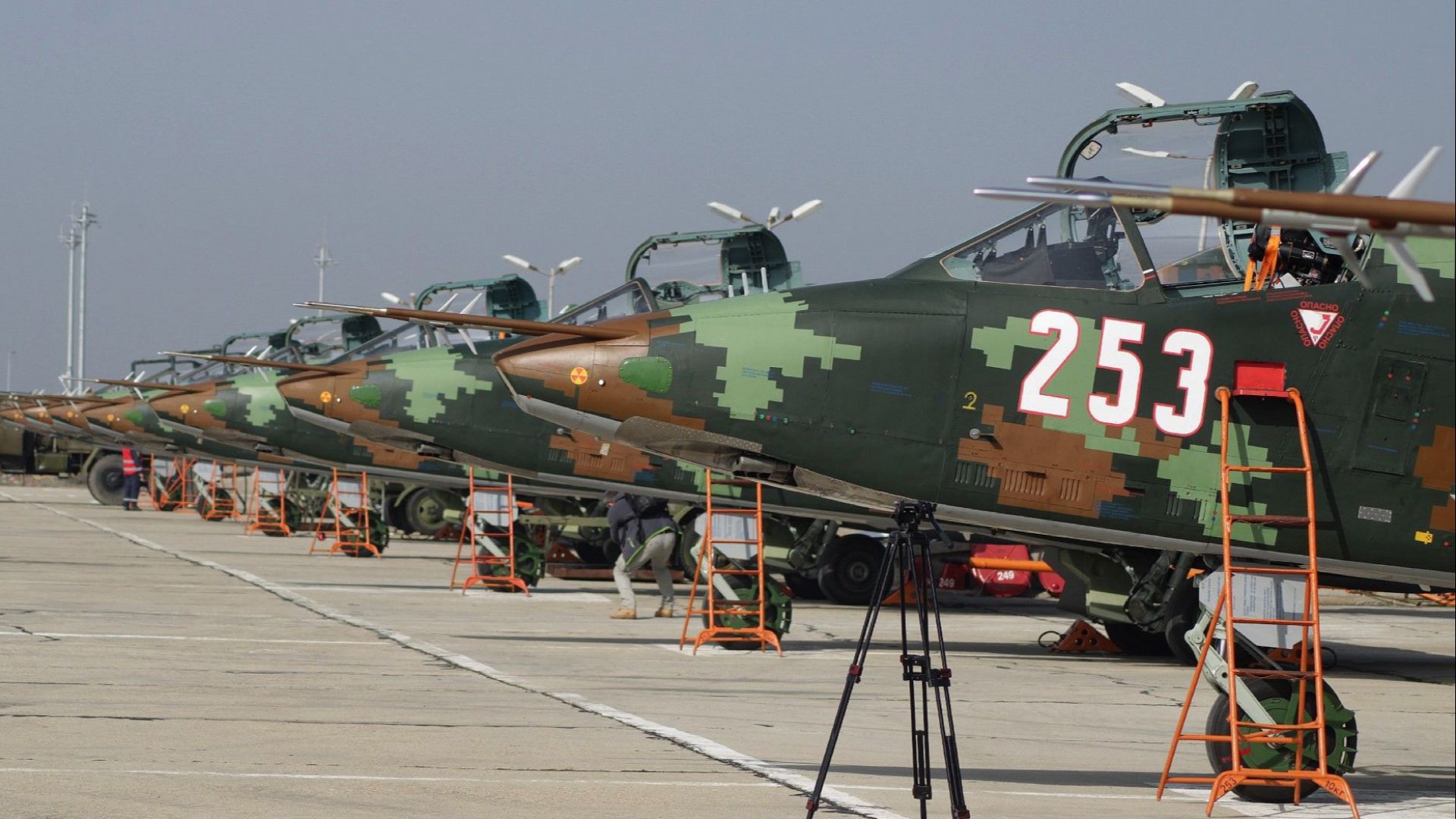 Блумбърг: 14 български Су-25 са закупени от страни на НАТО и предадени на Украйна