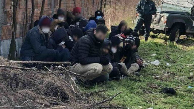 Прокуратурата обвини четирима мъже в трафик на хора и подпомагане