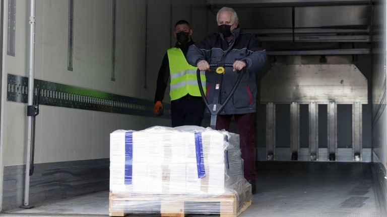 Жена е починала след ваксиниране с препарата на АстраЗенека, обяви