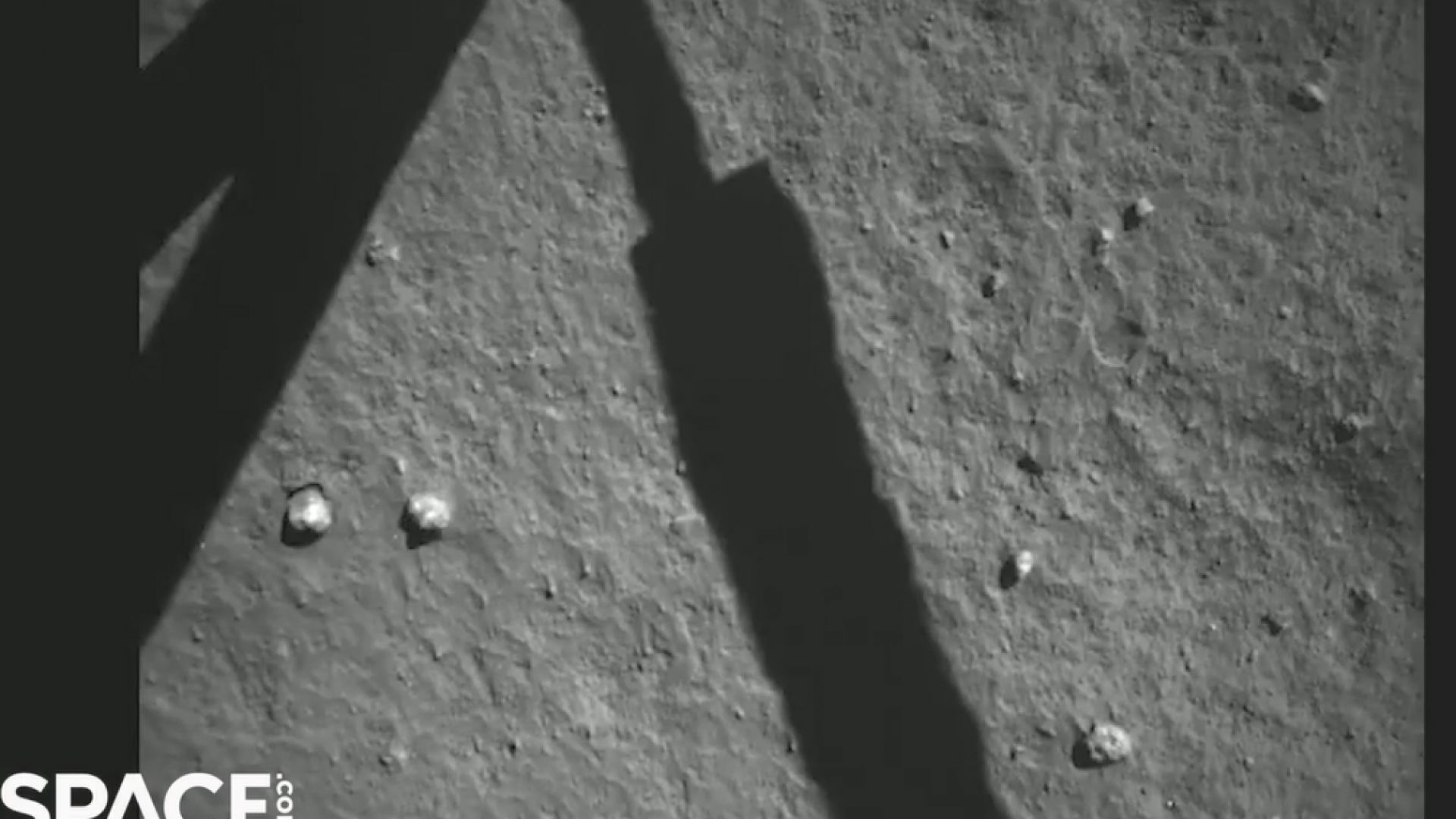 Китай показа лунни проби, събрани от мисията "Чанъе-5"