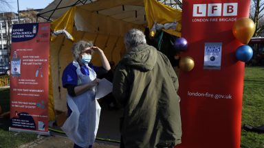 Шест случая на силно заразен вариант на новия коронавирус идентифициран