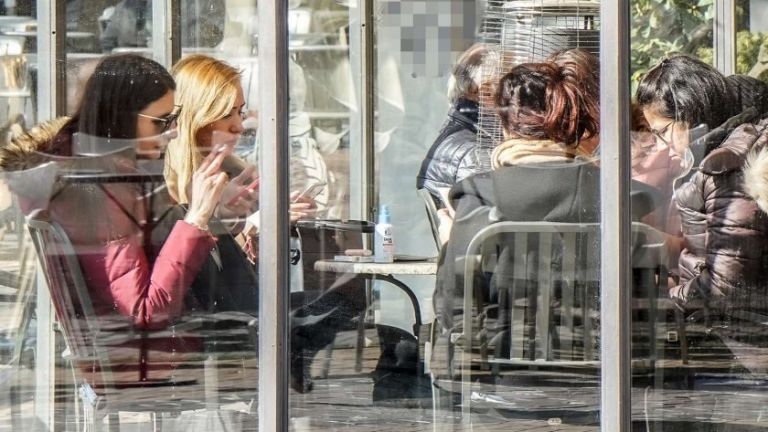 От полунощ в София ще бъдат в сила нови противоепидемични