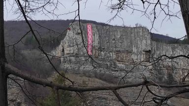  „ По пътя на мартеницата “: 30-метров първомартенски знак украси Лакатнишките скали 