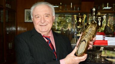 Най титулованата легенда на българското футболно първенство Петър Жеков избра