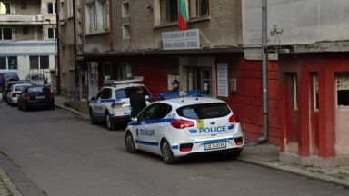 Изненадваща акция в Дупница Полицаи и пожарникари са се струпали